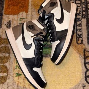 Air Jordan 1 Retro High OG “Dark Mocha” (2020) Size 10.5